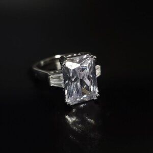 💥RING FOR WOMEN💥✨PERFECT CONDITION✨ ⁉️ MAKE AN OFFER ⁉️